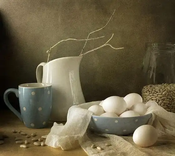 作品构图别致,质感强烈,每一幅画面都能让人欣赏很久,从而品味出其中