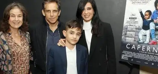 赞恩的父母屋里抚养和教育自己生下的孩子,但是还要不停的生育,他们