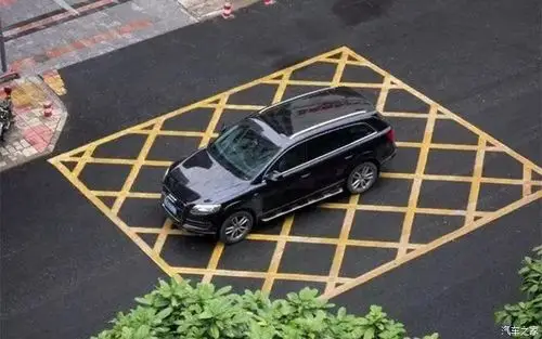 只能行,不能停!路上这个特殊区域千万注意了