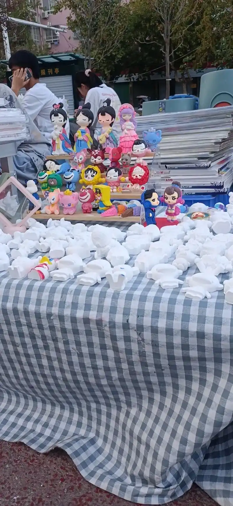 氢气球批发石膏娃娃奶油胶发夹油画等你来文化广场