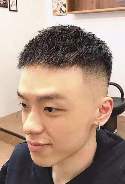 发际线高男生剃帅短发造型 颜值度翻一倍的短发图片