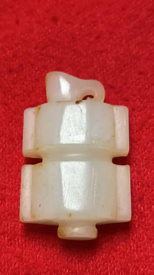 司南佩白玉红沁