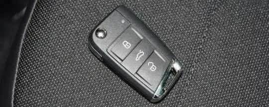 探歌车钥匙怎么更换电池