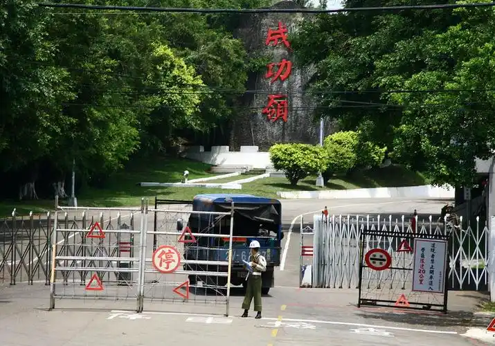 台湾代替役新兵因不能抽烟新训 压力太大跳2楼寻短