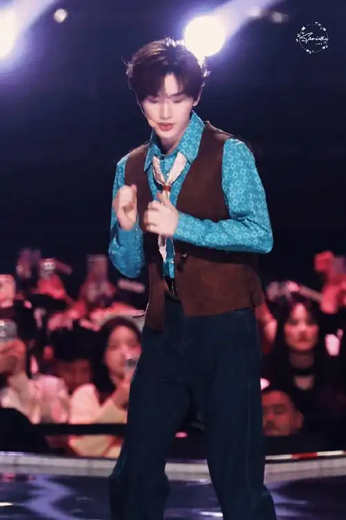 夜#元气小狗给大家来加油打气并说了句姐姐真漂亮@时代少年团-丁程鑫