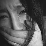 哭泣的头像女生 女生伤感流泪哭泣的头像图片