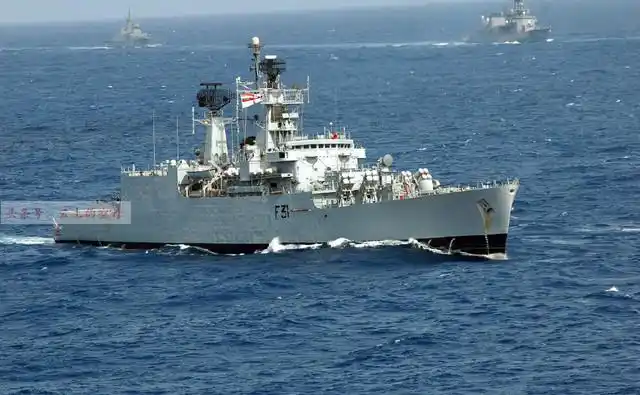 反舰导弹的配备方面,布拉马普特拉河级护卫舰总共有16枚,而我国的054a