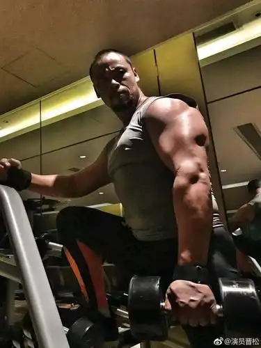 细心的你会发现,很多中国内地的男演员一过40岁,比如……(不举栗子了)