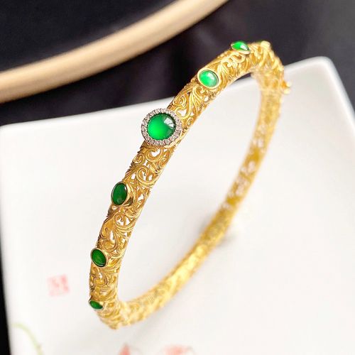 纯天然a货18k金冰种阳绿镶嵌翡翠手镯 手工古法雕花正圆黄金镯子