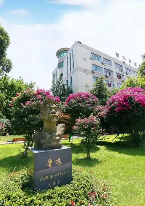 成都武侯高中寝室图片校园环境好吗