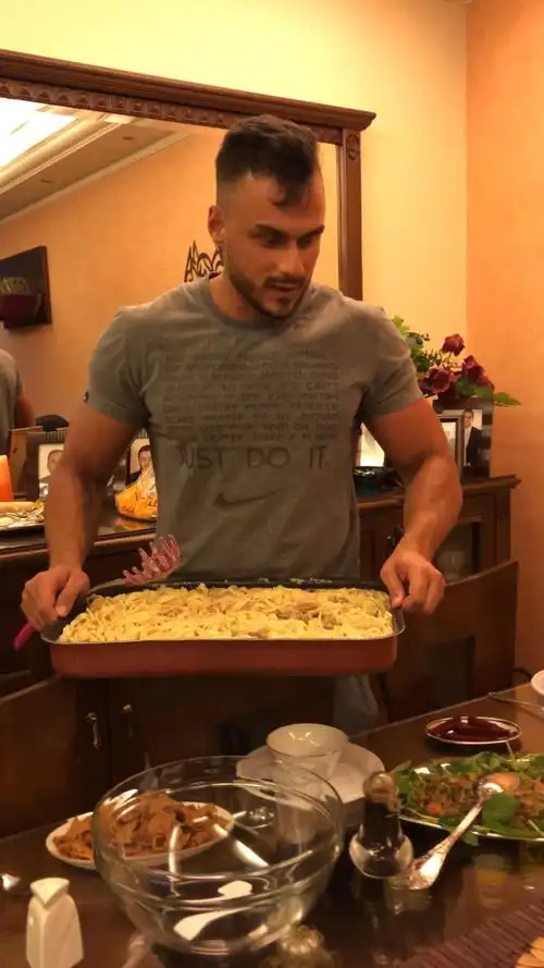 黎巴嫩帅哥亲自下厨,难得一见啊!
