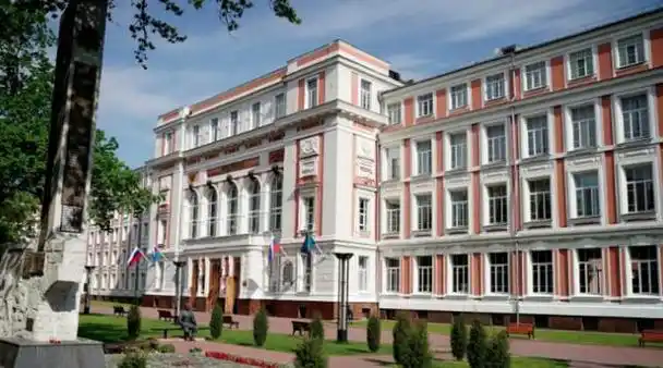 学校简介俄罗斯国立交通大学(原莫斯科国立交通大学)创建于1896年,是