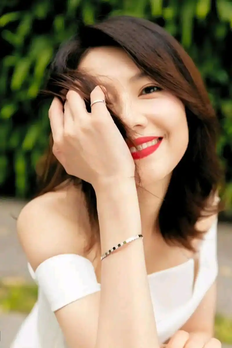 盘点最爱笑的女明星都有谁?#娱乐##明星#  1.高圆圆 2.杨颖