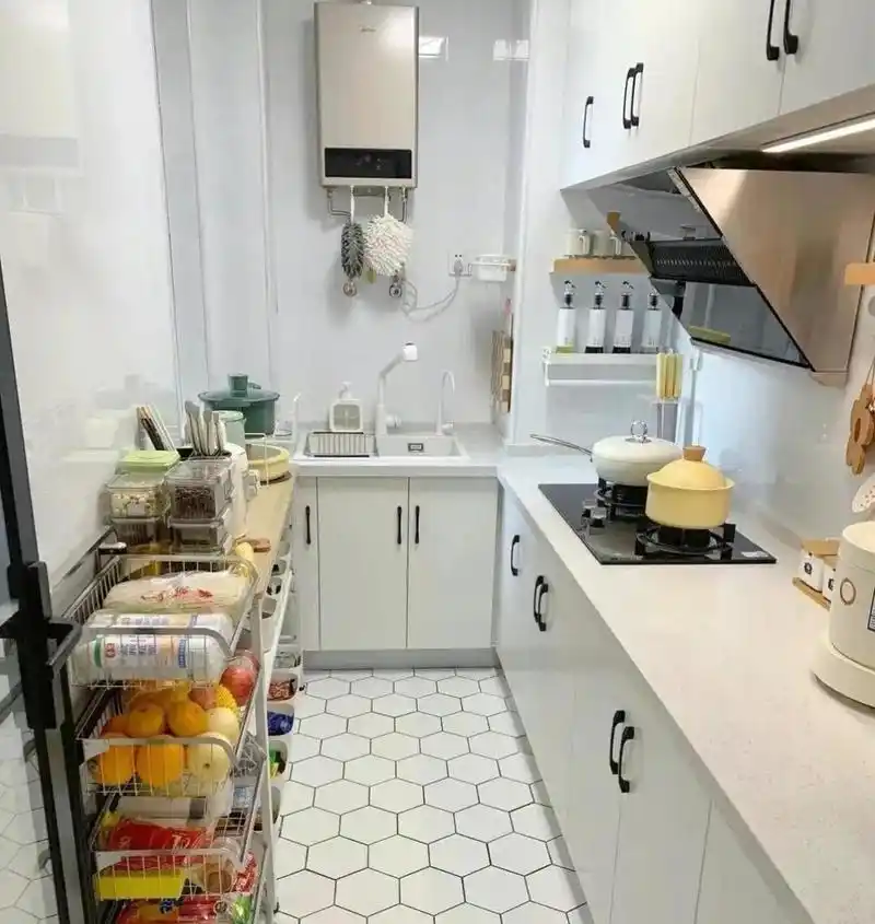 现实和想象总是有差距的,图一才是最真实的厨房