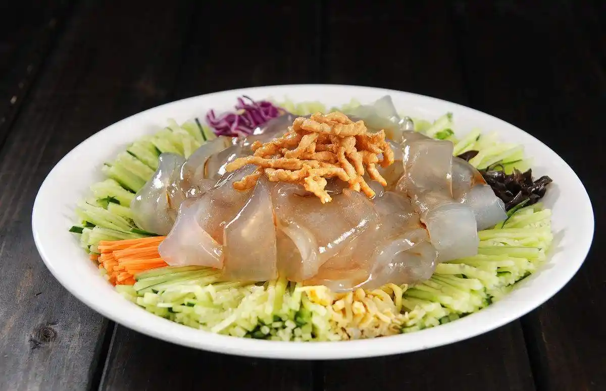 肉丝拉皮的做法 肉丝拉皮一道有名的东北菜 口感酸辣鲜美