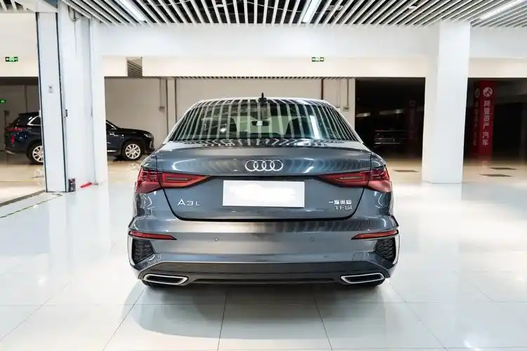 新到21款奥迪a3 35tfs 仅行驶4000公里 右边有点 - 抖音