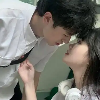 最新抖音情侣头像一男一女超甜情头真人唯美浪漫微信头像