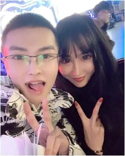 户外板块要变天启大大正式开播首播人气破400万