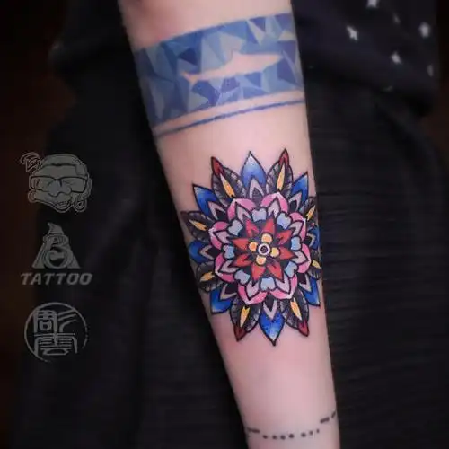 彩色曼陀罗花纹身手臂彩色曼陀_纹身吧社区 - 纹身大咖