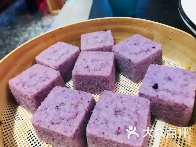 p>地瓜紫米糕是一道美食,由 a target="_blank"