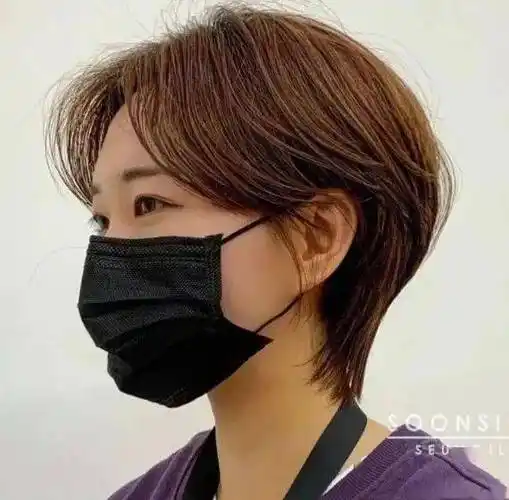 今年流行的酷帅风格的女生短发 ,剪完整个人都大变样_刘海往_发型