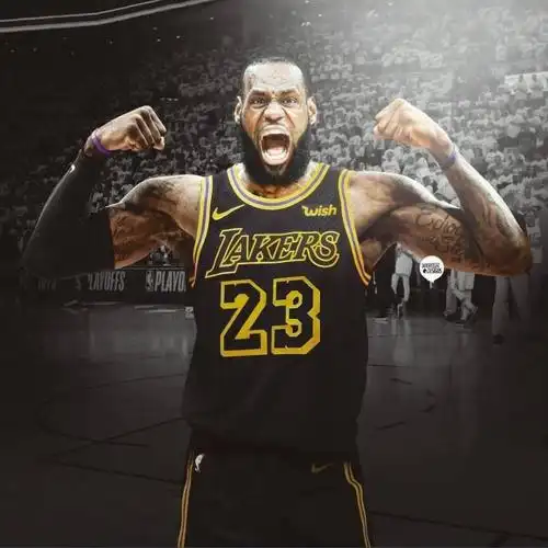 詹姆斯首次亮相湖人,身着新款战袍霸气十足,战靴还是科比系列!_紫金