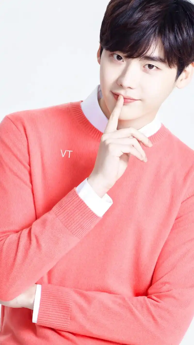 韩剧明星李钟硕身高186曾经是模特.一转眼也33岁了,演了很 - 抖音