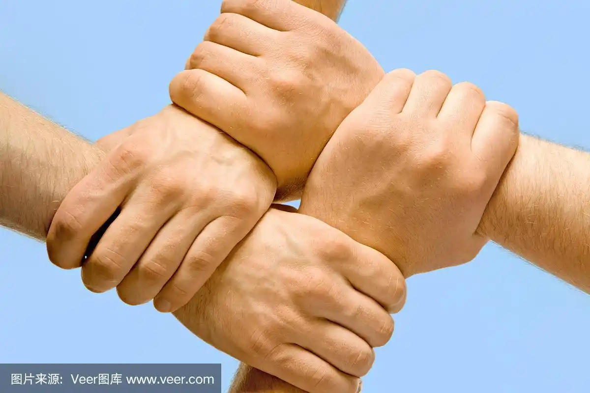 4只手握成正方形