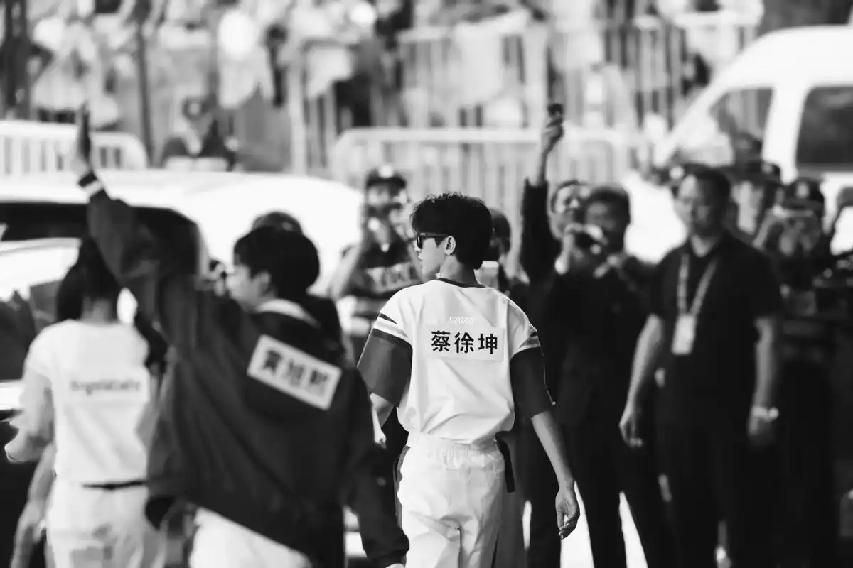 这背影绝了绝了#蔡徐坤 #卡点 #推荐 #流量 #帅哥 #颜 - 抖音