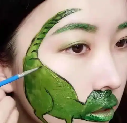 美术生用口红画全脸刚开始以为是青铜看到结果大神收个徒