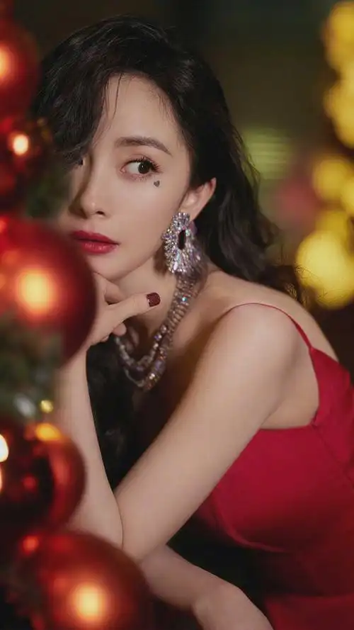 杨幂港风长裙美艳高清手机壁纸_明星_手机壁纸下载_美桌网