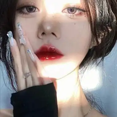 女生头像你摘下月亮又嫌它清冷