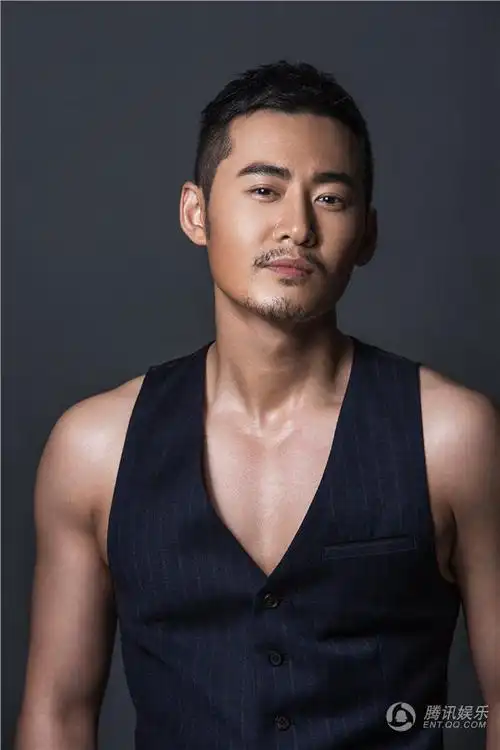 高清:魏巍型男写真曝光 霸气外露秀性感肌肉  7张