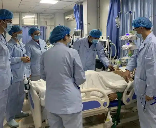 全力以赴化险为夷重症医学科成功抢救一名呼吸心跳骤停患者