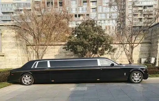 加长版劳斯莱斯幻影有多牛车长近9米售价过亿国内仅此一辆