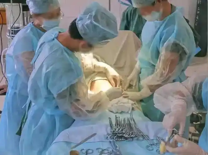 呼吸急促大出血女星产房视频曝光生孩子真不像下蛋