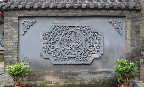 四,影壁墙的风水功效:1,驱邪挡煞古人认为,邪气煞气通常都是是直来直