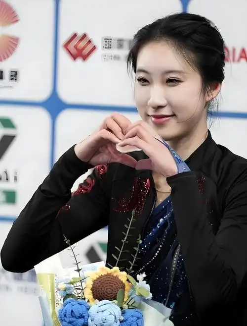 "花滑第一女神陈虹伊",傲人身材翘臀,运动员颜值与实力并存!