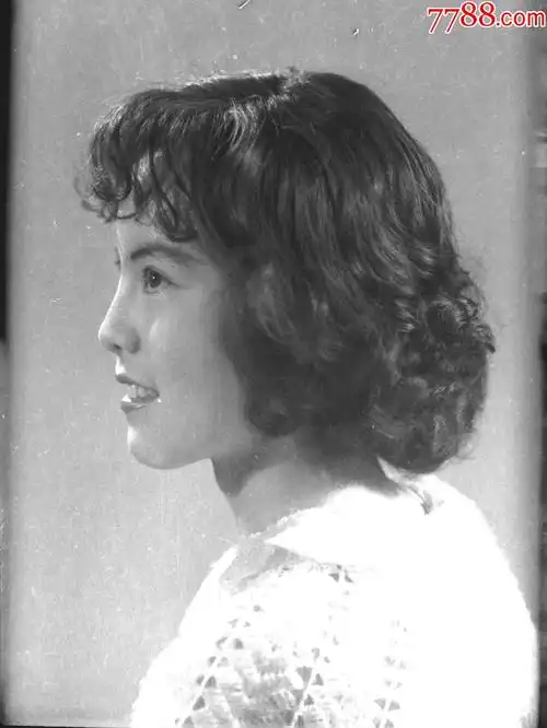 烫发美女【老底片】