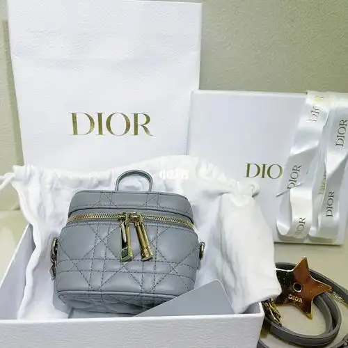 diorranitymini雾霾蓝小羊皮化妆包