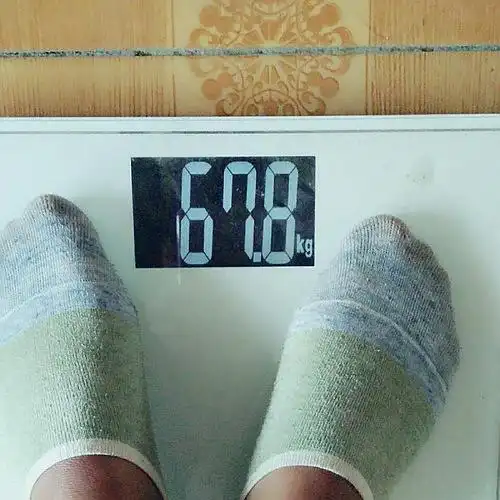 这几天记录的体重,从今天开始每天更新,fighting! 9.27早上  140.
