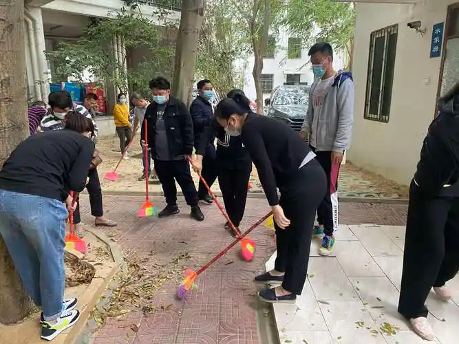 机场路社区开展"五爱"环境卫生大扫除活动