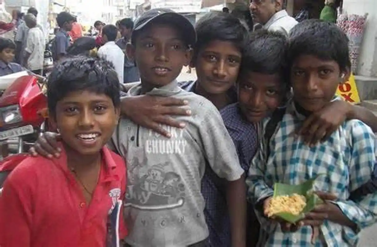 印度人#  达罗毗荼人,又叫地中海欧罗巴人种(白色人种),属于白色人种