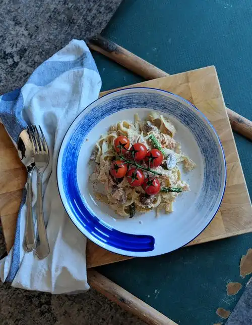 creamy salmon tagliatelle