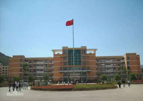 七十余年来,禄劝一中走过了一段坎坷不平的发展道路,从无到有,从小到