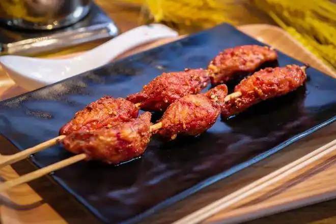 8元,手工酸辣粉 重庆小面 狼牙土豆 炸串(龙虾排)2串.