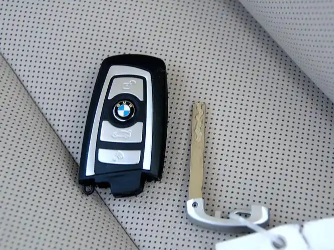 黄色宝马7系 09款 750li豪华型遥控钥匙