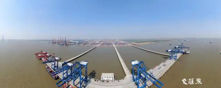 这里是原南通港港口码头和堆场,已经全部搬迁异地升级改造.