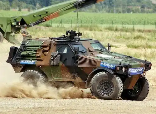 法国尺寸比肩奥拓的装甲吉普防空反坦克全能vbl轻型装甲车