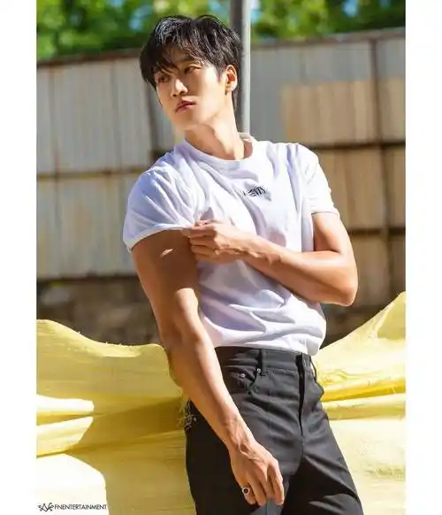 韩国「肩膀流氓」男星top15,seventeen珉奎,池昌旭上榜_宽肩_身材_jin